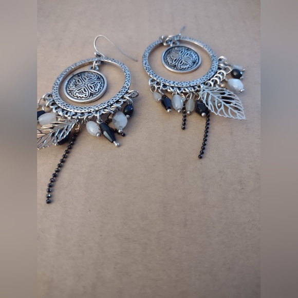 Beautiful Beaded earrings - Picture 2 of 3